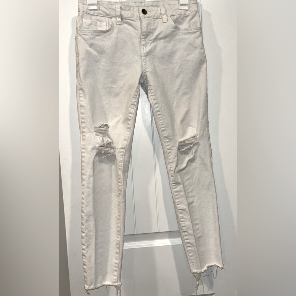 Vans white cropped jeans, distressed. Size 27/5
